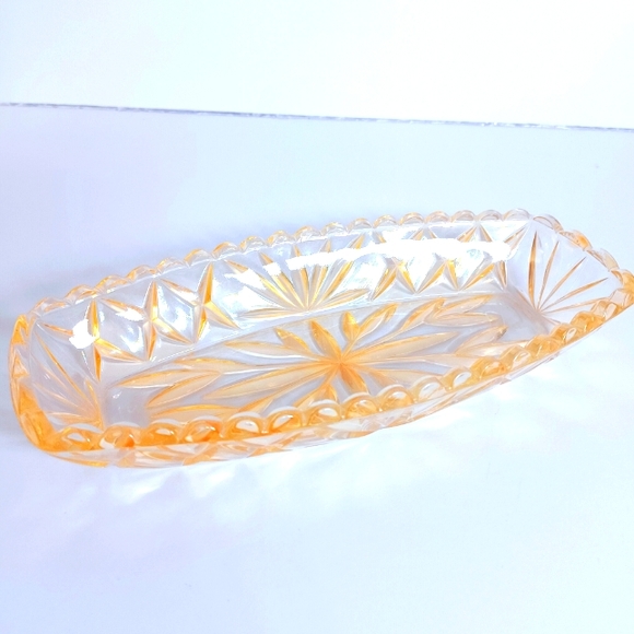 Vintage Yellow Starburst Depression Glass Dish/Tray - Picture 2 of 4
